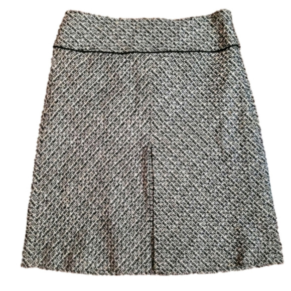 loft black and white, tweed looking skirt. Size 4. EXCELLENT CONDITION! - Picture 2 of 6